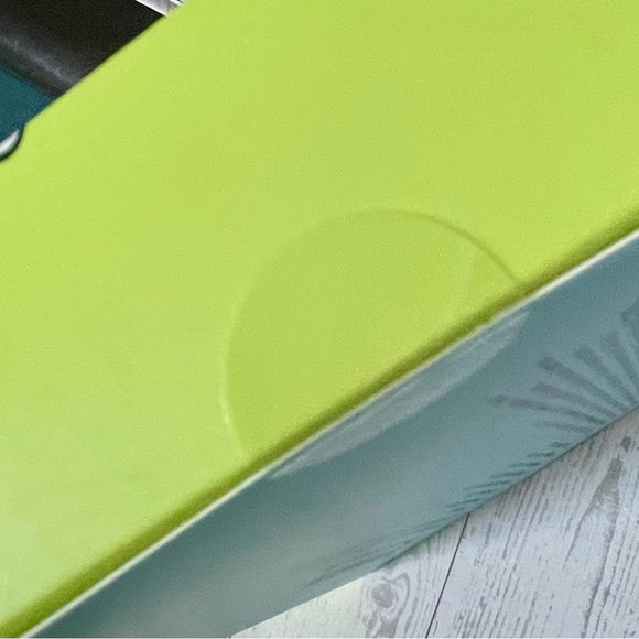 NIB Peanuts x UBC Take The Crew With You Glossy Lip Balm and Keychain Set LE - Picture 10 of 10